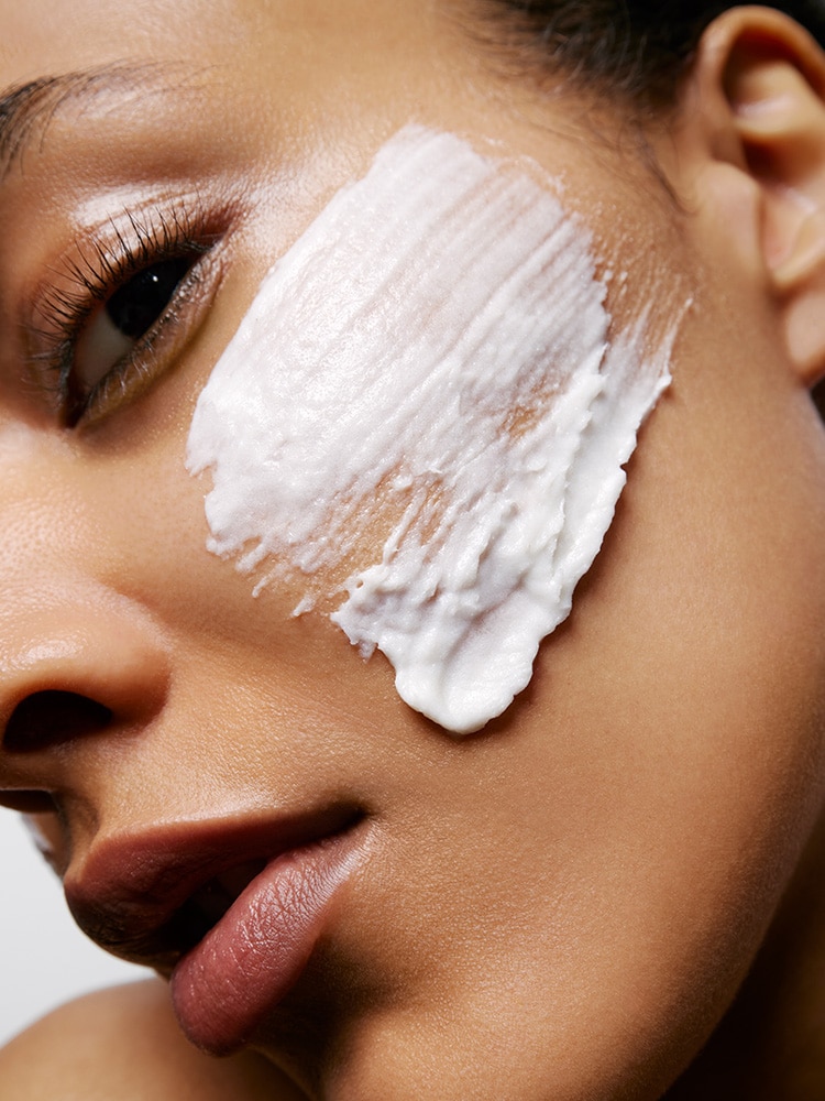 AGE-DEFYING DERMABRASION Instant improvement in pore visibility, radiance & smoothness.